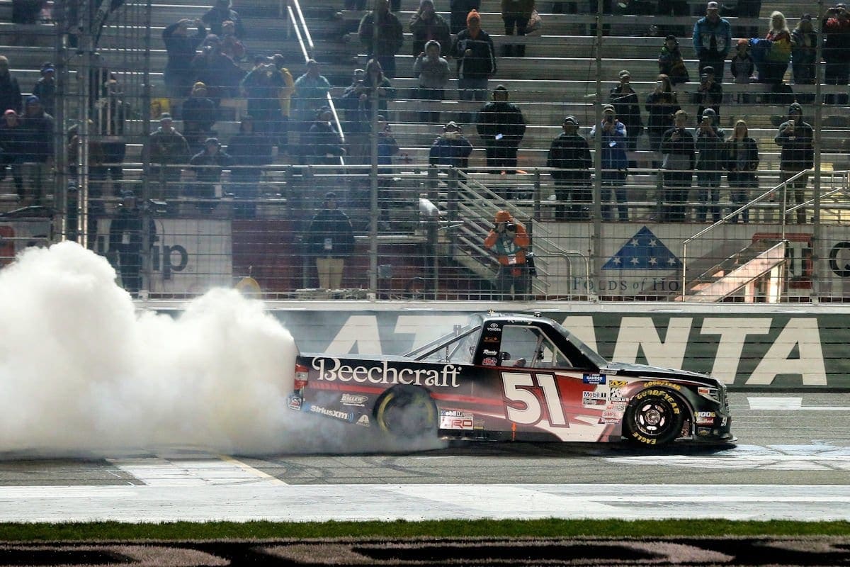 Kyle Busch vence em Atlanta e quebra o recorde de vitórias da NASCAR