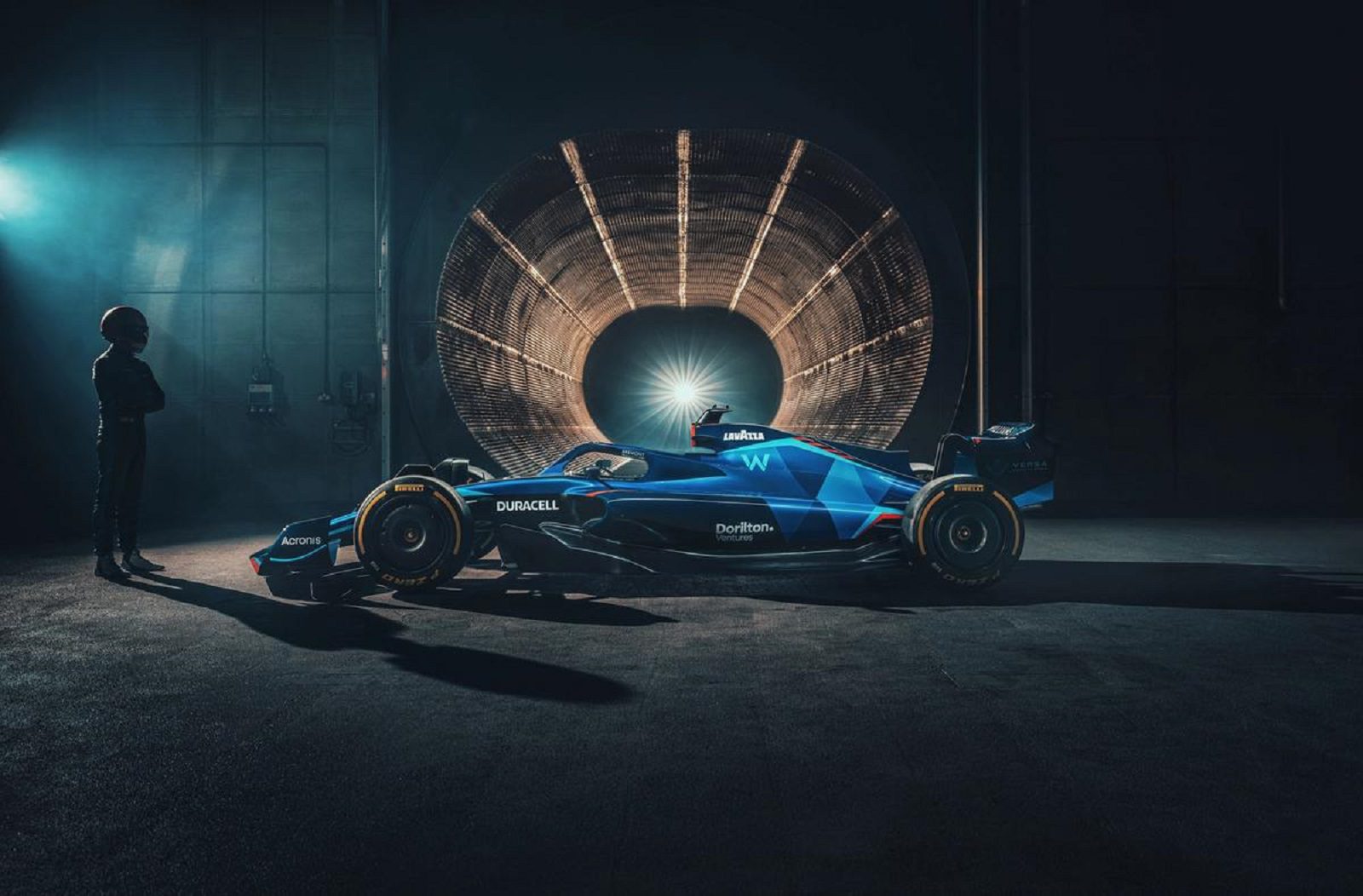 Williams Apresenta Pintura Predominante Azul E Detalhes Em Vermelho