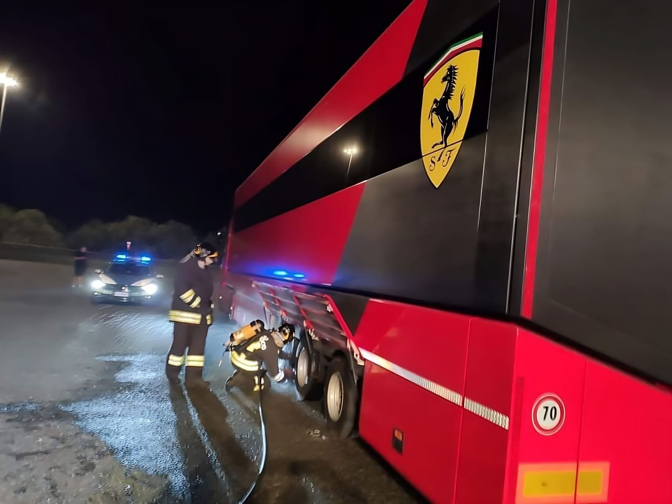 F Caminh O Da Ferrari Pega Fogo A Caminho Do Gp Da It Lia