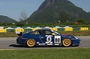 Eduardo R. Azevedo lidera primeiro treino da 996 no Rio