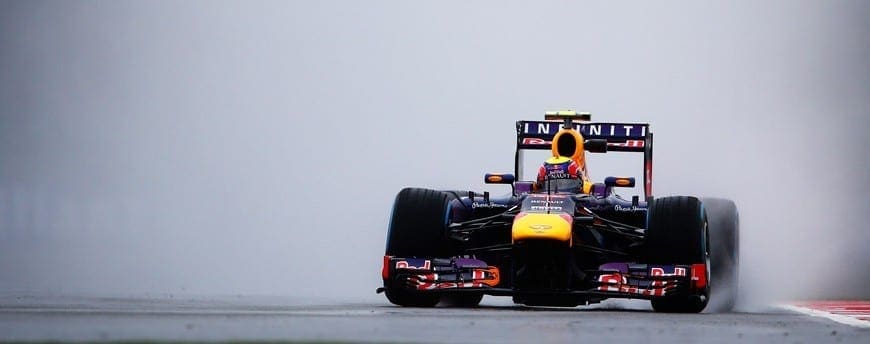 Sob chuva, Ricciardo lidera primeiro treino livre em Silverstone