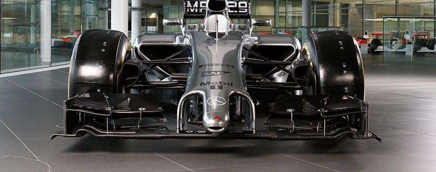 McLaren inova na pintura e mostra novo MP4-29 todo prateado