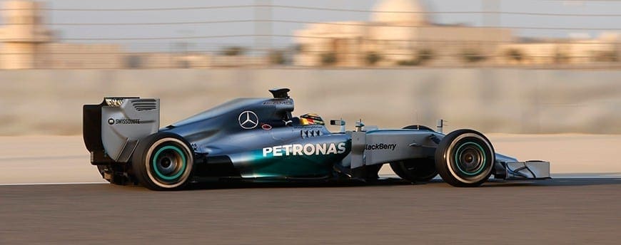 Hamilton coloca Mercedes na frente no Bahrain