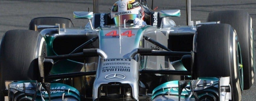 Lewis Hamilton lidera primeiro dia de treinos em Melbourne