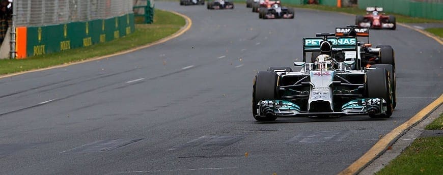 Lewis Hamilton lidera primeira sessão na Malásia