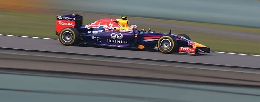 Daniel Ricciardo lidera último treino livre em Xangai