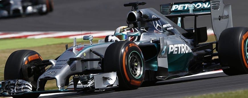 Mercedes domina primeiro dia de treinos em Silverstone