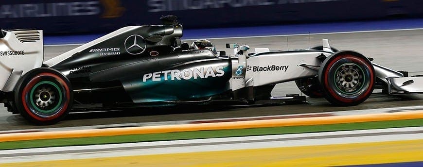 Hamilton desbanca Rosberg por 0s007 e fica com a pole em Singapura