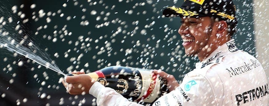 <b>Lewis Hamilton vence GP da China com facilidade</b>