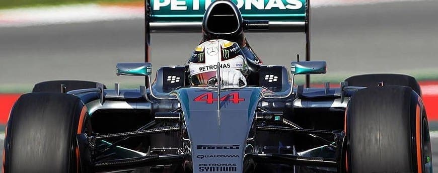 Hamilton lidera sexta em Barcelona; Vettel fica próximo