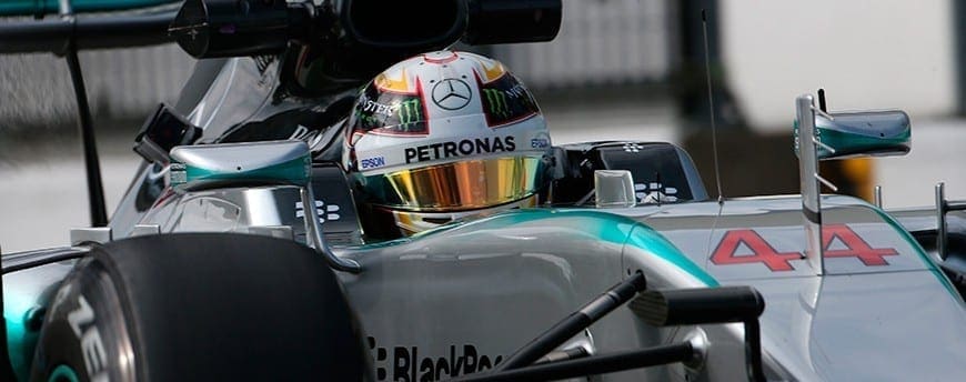 Em Monza, Lewis Hamilton domina os treinos livres por completo