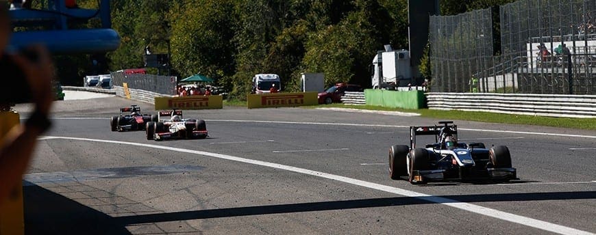 Mitch Evans ultrapassa Arthur Pic na última volta e vence bateria em Monza