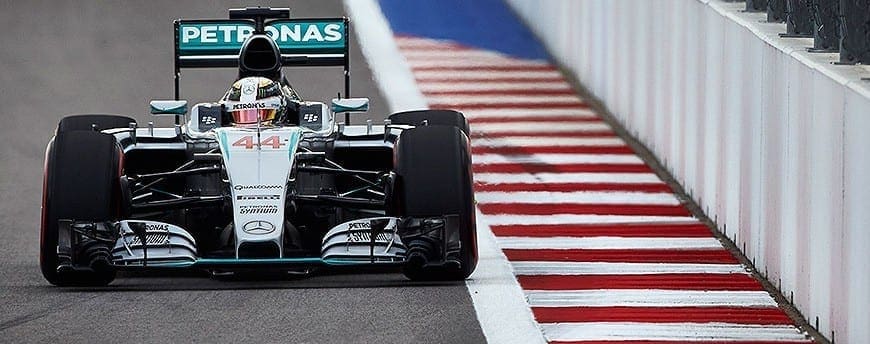 Marcado por abandonos, Lewis Hamilton vence agitado GP da Rússia