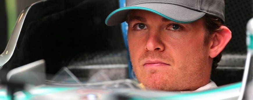 Com a pista molhada, Nico Rosberg lidera primeiro treino em Austin