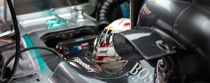 Lewis Hamilton lidera treino livre encharcado em Austin