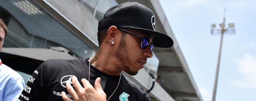 Hamilton aproveita título antecipado para ‘curtir a vida adoidado’