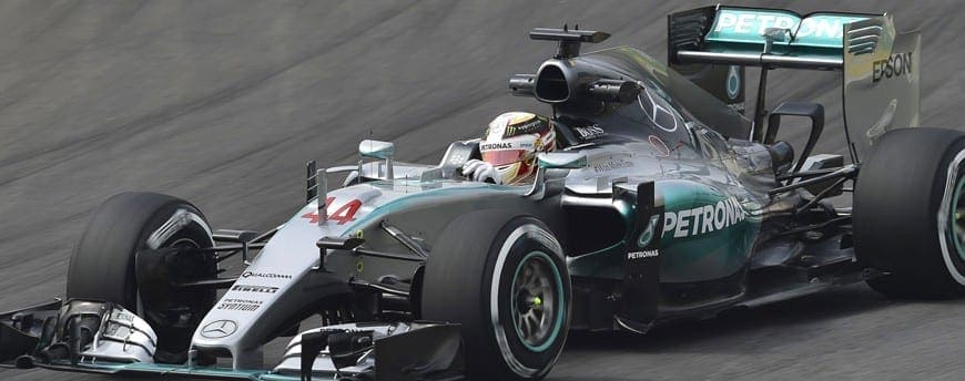 Os últimos serão os primeiros: Lewis Hamilton lidera primeira sessão em Interlagos