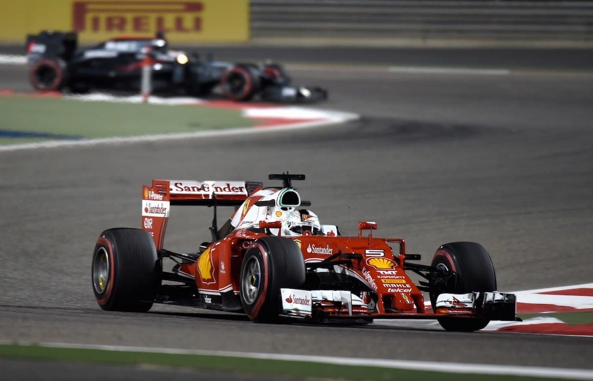 Vettel teve seu treino interrompido por uma porca solta ...