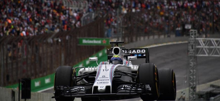 Williams Martini F1 Team Brazilian driver Felipe Massa powers his car during the third practice session of the Formula One Brazilian Grand Prix, in Sao Paulo, Brazil, on November 12, 2016. / AFP PHOTO / NELSON ALMEIDA