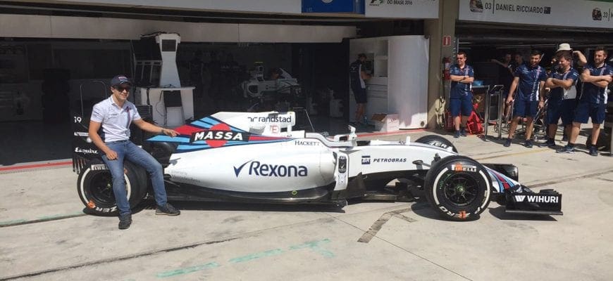 Massa exibe carro que irá disputar GP do Brasil (Williams)