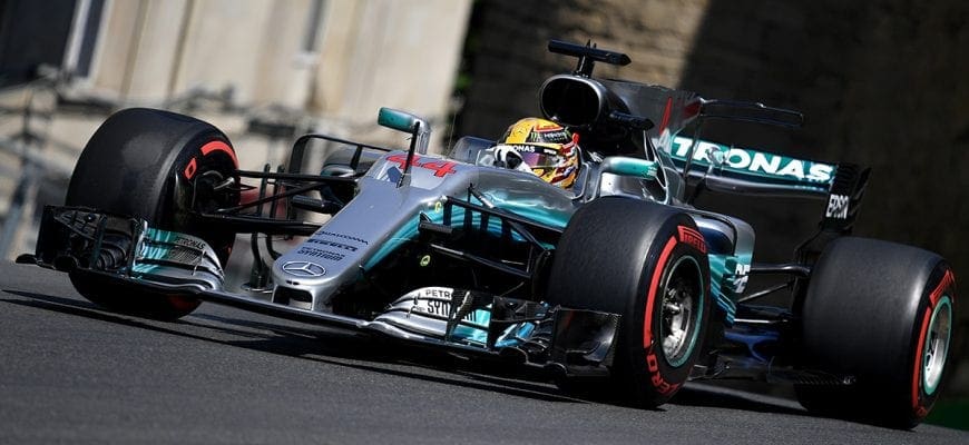 Hamilton “destrói” o cronômetro e crava a pole em Baku