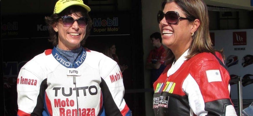 Pioneiras das pistas no país, Suzane Carvalho (macacão branco) e Cristina Rosito se reencontram após 20 anos para a disputa da 3ª etapa da SuperBike, na Copa Honda CBR-500R