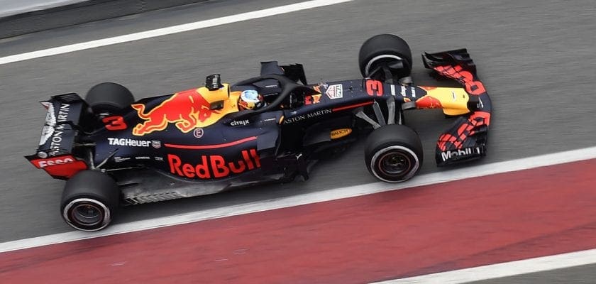 Ricciardo lidera manhã em Barcelona; Alonso teve problemas com sua McLaren