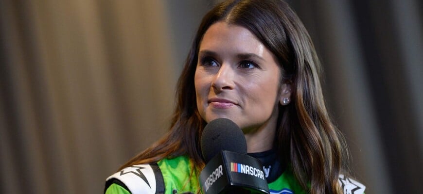 F1: Danica Patrick acredita que a Red Bull pode estar jogando em Singapura até agora