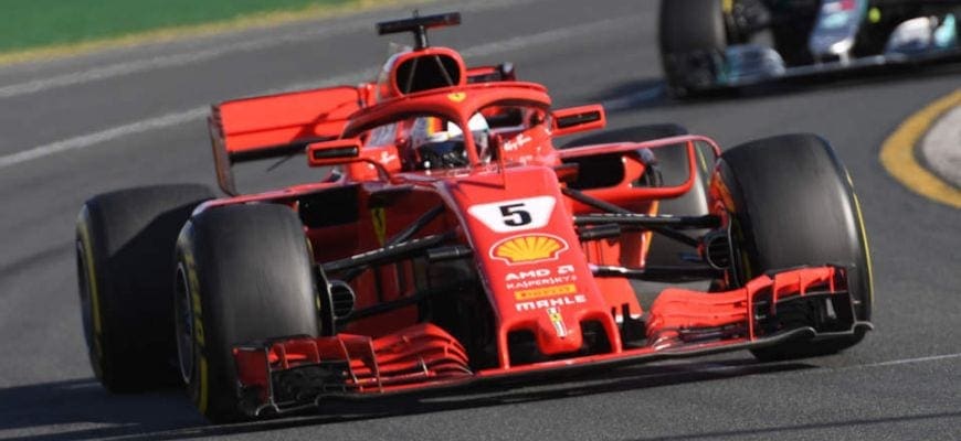 Sebastian Vettel (Ferrari) e Lewis Hamilton (Mercedes) - GP da Austrália