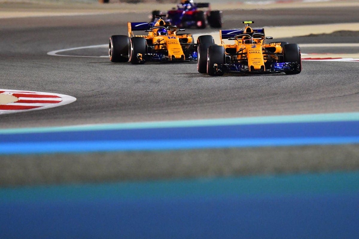 Stoffel Vandoorne e Fernando Alonso (McLaren) - GP do Bahrain de F1