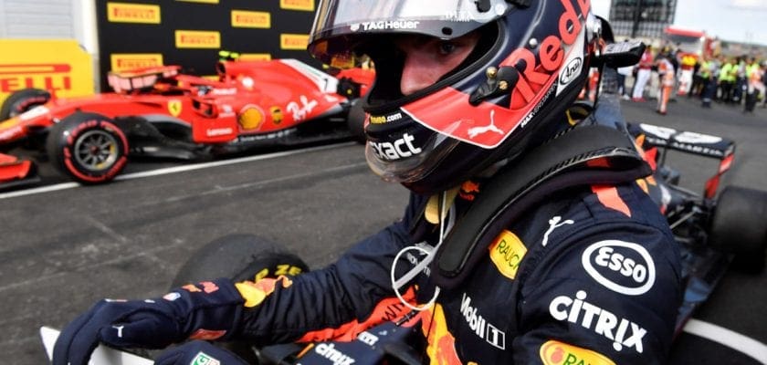 Verstappen critica falta de atitude de Bottas em pista, “ele sempre hesita”