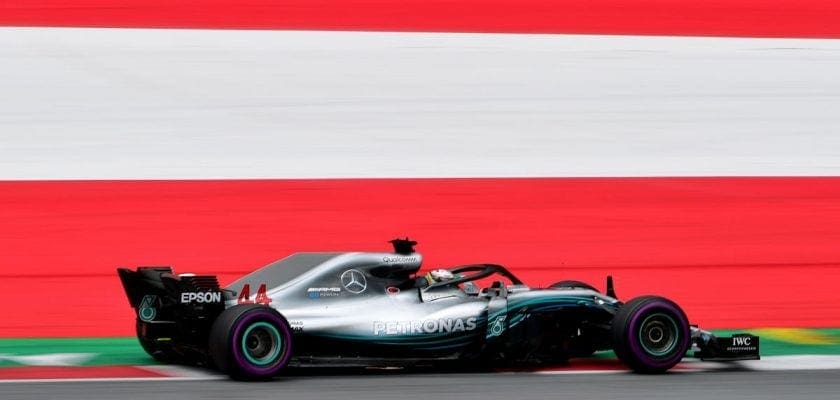 Hamilton conta como se defenderia de um ataque de Vettel na largada do GP da Áustria