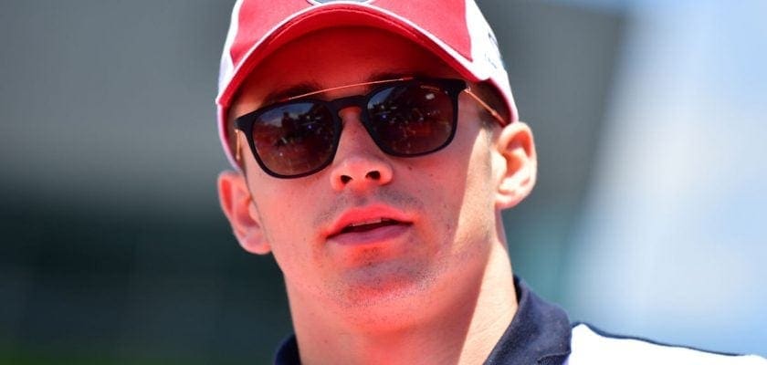 Jacques Villeneuve diz à Ferrari que Leclerc ainda não está preparado