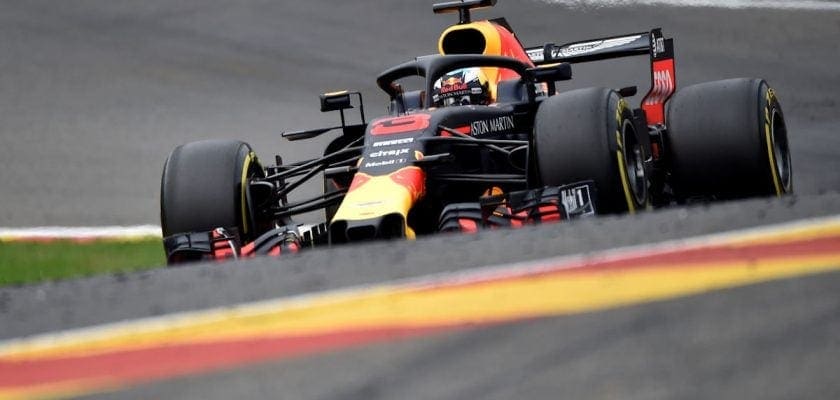 Carros da Red Bull sem combustível para o caótico Q3