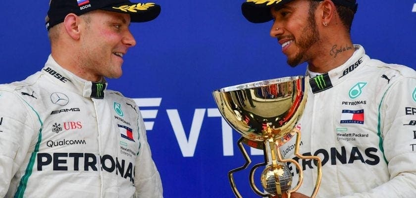 Com ordem da Mercedes, Bottas deixa Hamilton passar para vencer o GP da Rússia de F1