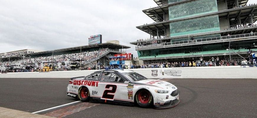 Brad Keselowski vence etapa adiada de Indianápolis - NASCAR