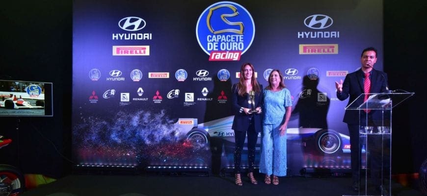 Ayrton Senna é homenageado na premiação do Capacete de Ouro