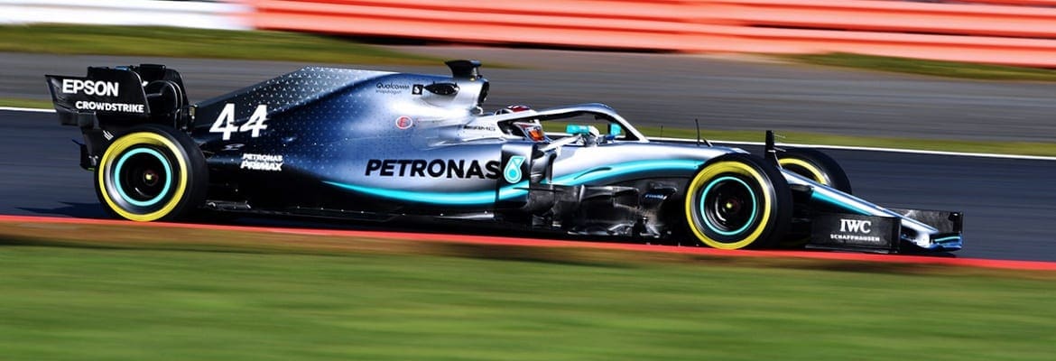 Em Silverstone, F1 mostra novo carro e testa novo modelo de