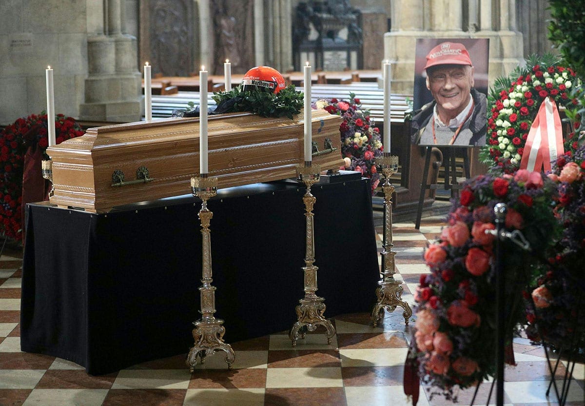 GALERIA: comunidade da F1 se despede de Niki Lauda na Catedral de Viena