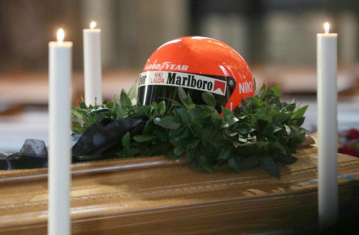 GALERIA: comunidade da F1 se despede de Niki Lauda na Catedral de Viena