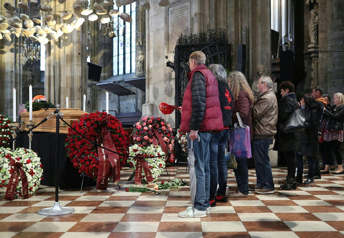 GALERIA: comunidade da F1 se despede de Niki Lauda na Catedral de Viena