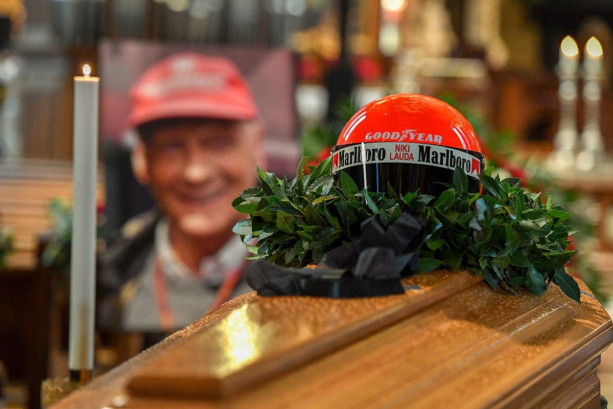 GALERIA: comunidade da F1 se despede de Niki Lauda na Catedral de Viena