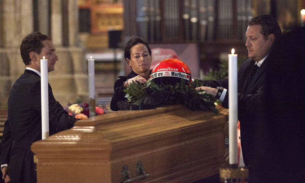 GALERIA: comunidade da F1 se despede de Niki Lauda na Catedral de Viena