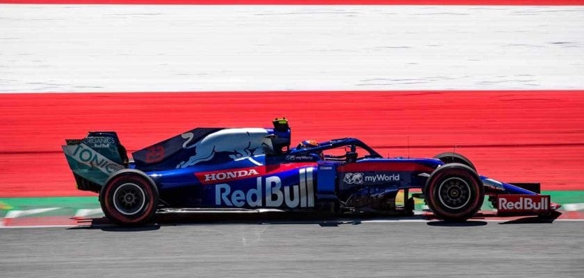 Albon garante novo patrocinador tailandês para a Toro Rosso