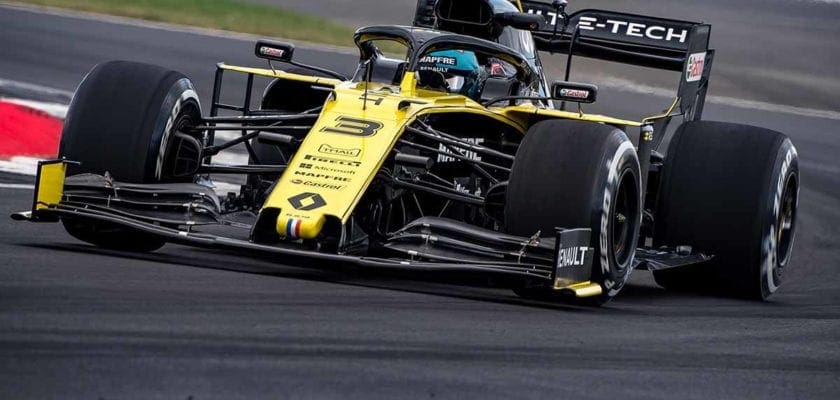 Renault admite foco em Ricciardo na Inglaterra