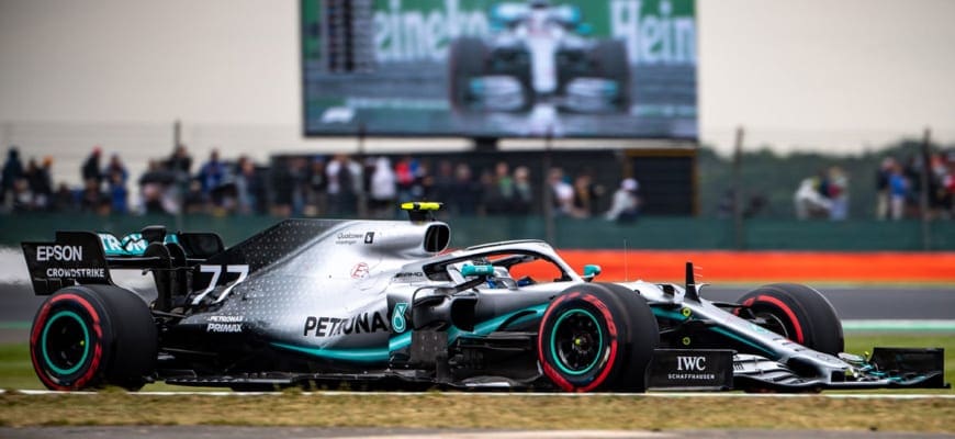 GP da Grã-Bretanha: Bottas supera Hamilton por 0,006s e conquista a 10ª pole de sua carreira