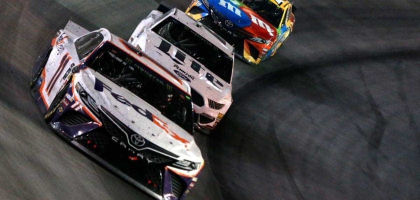 Denny Hamlin supera Matt DiBenedetto no final e conquista vitória em Bristol