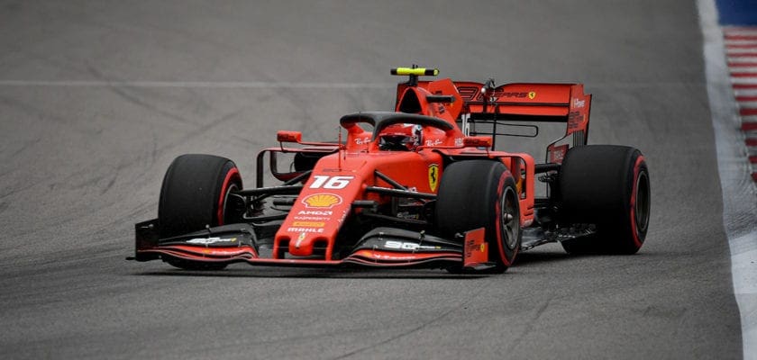 Leclerc lidera dobradinha da Ferrari no último treino para o GP da Rússia de F1