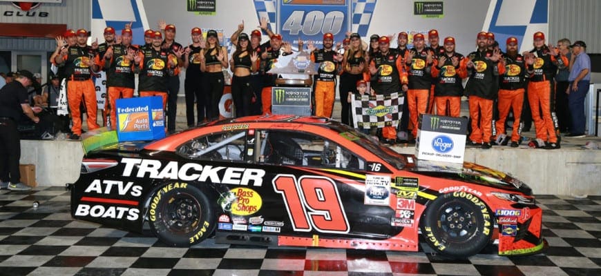 Martin Truex Jr conquista sua segunda vitória nos playoffs em Richmond