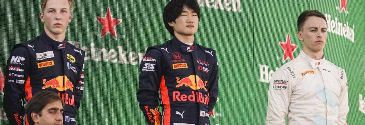 Piloto da Honda Yuki Tsunoda garante vaga na Fórmula 2 com a Carlin